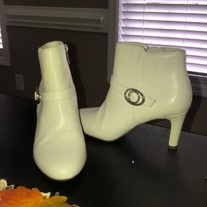 Size 8 white booties